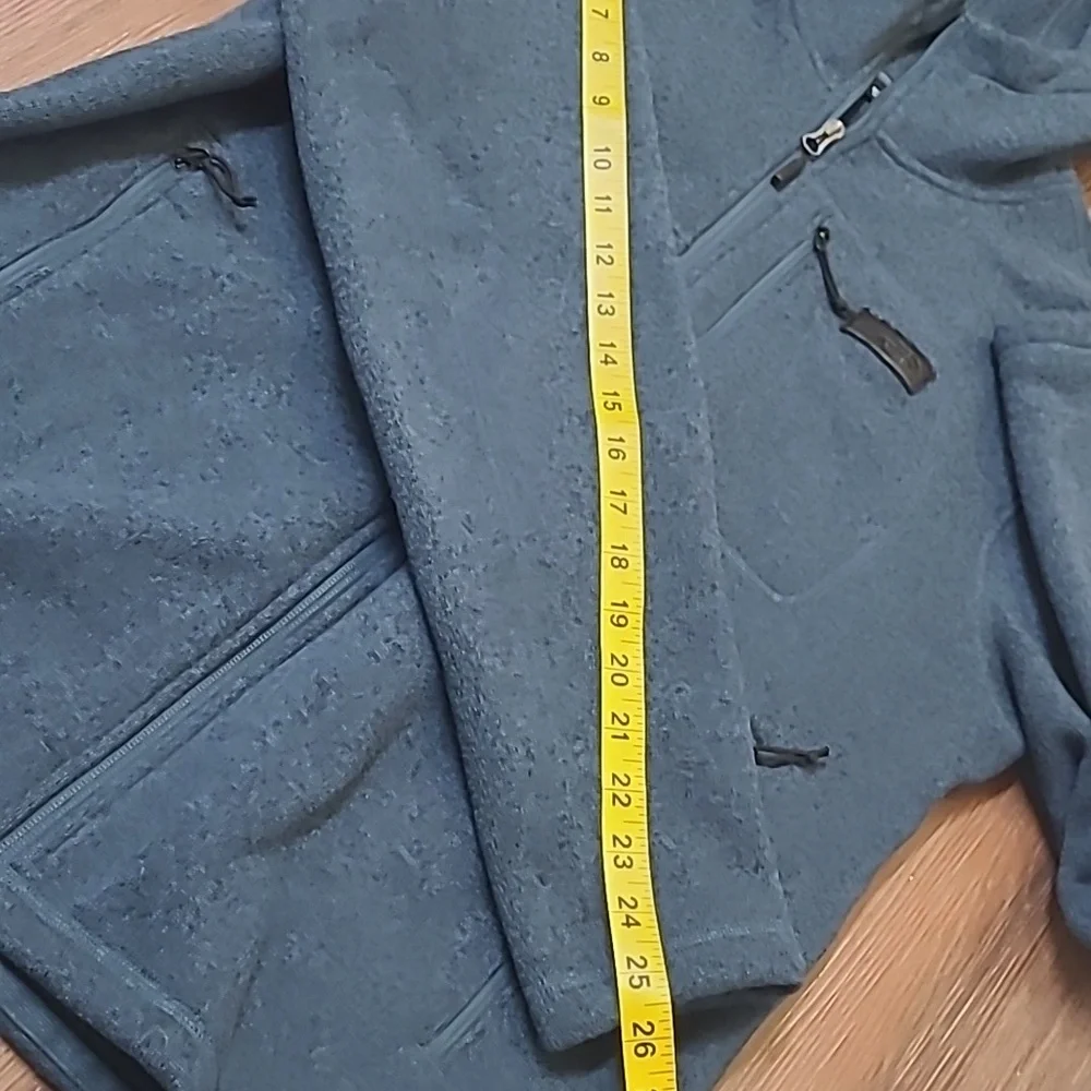 The North Face Gray Hooded Jacket used good condition zise L for‎ men.